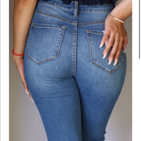 NWT High Waisted Jeans 🏷 - Picture 4 of 6